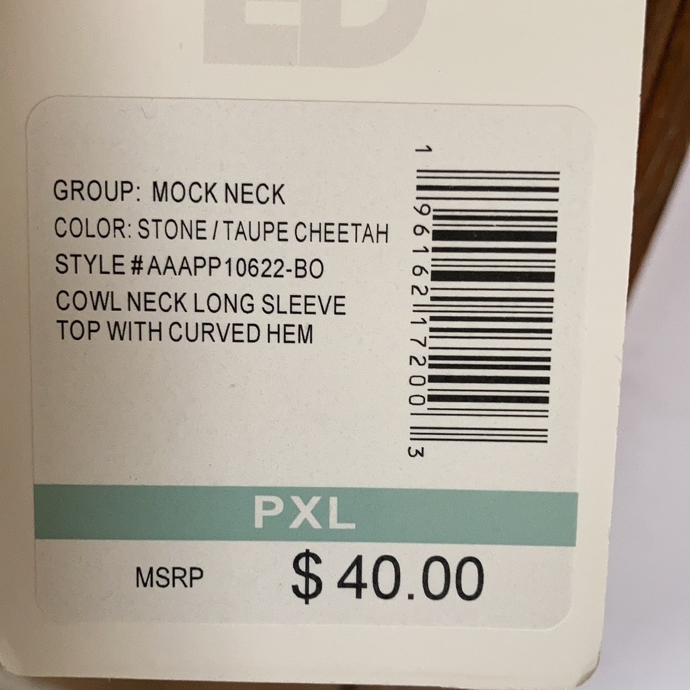 Emily Daniels top cheetah print mockneck top PL - Picture 7 of 17